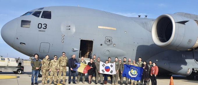 INGO-WGCA 천지득 위원장이 NATO 가입국가 중앙아시아에 긴급수송한 기념사진