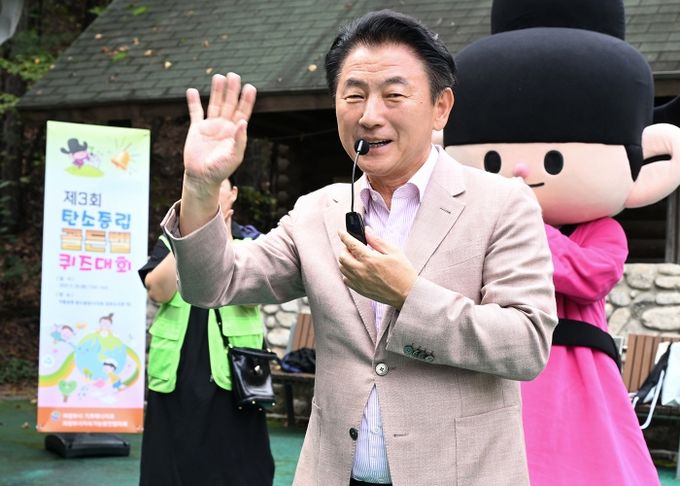 김동근 시장이 9월 20일 ‘제18회 어린이 환경사생대회’에서 인사말을 하고 있다.
