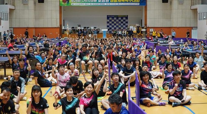 나주시가 종합스포츠파크 다목적체육관에서 ‘제26회 나주시장배 호남권 생활체육 탁구대회’를 개최했다.
