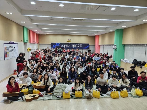 ‘별이 빛나는 밤에 Vol.3’ 참가자들이 함께하고 있다.