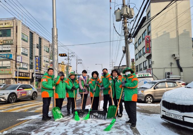 추운 겨울 아침, 부발읍 자율방재단의 따뜻한 손길