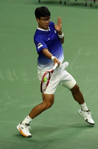 정현 현수가 데이비스컵 테니스대회에서 활약하며 2라운드에 진출했다.