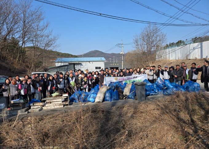 진접읍 이장협의회, 연평리 일대 ‘우리동네 새단장 쓰담데이’ 환경정화 활동 전개