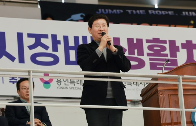 이상일 용인특례시장이 21일 '제1회 용인특례시장배 생활체육 줄넘기대회'에 참석했다